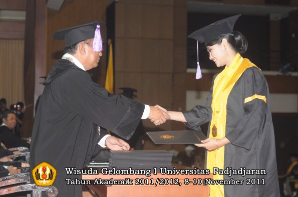 wisuda-fakultas-kedokteran-gigi-oleh-dekan-076