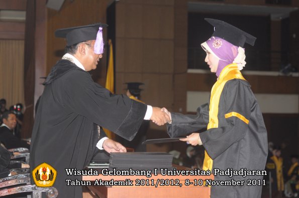 wisuda-fakultas-kedokteran-gigi-oleh-dekan-077