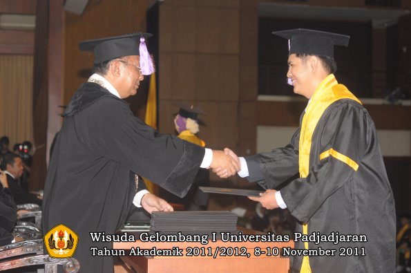 wisuda-fakultas-kedokteran-gigi-oleh-dekan-078