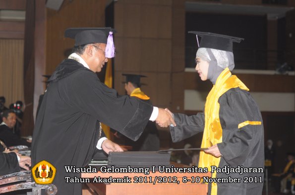 wisuda-fakultas-kedokteran-gigi-oleh-dekan-079
