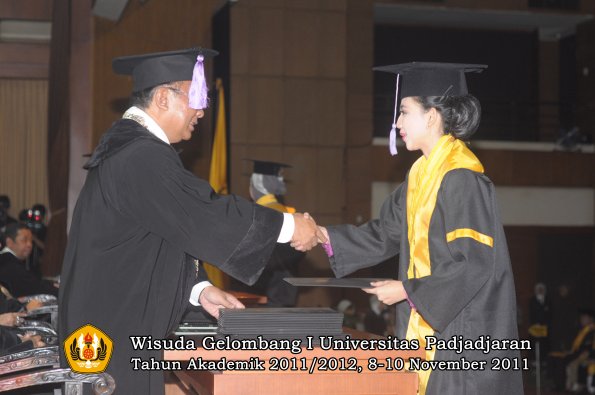 wisuda-fakultas-kedokteran-gigi-oleh-dekan-080