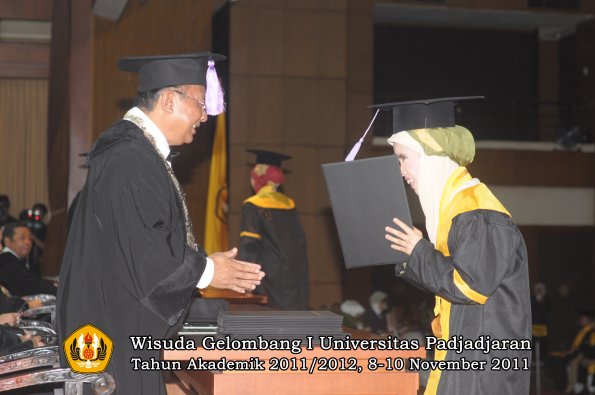 wisuda-fakultas-kedokteran-gigi-oleh-dekan-082
