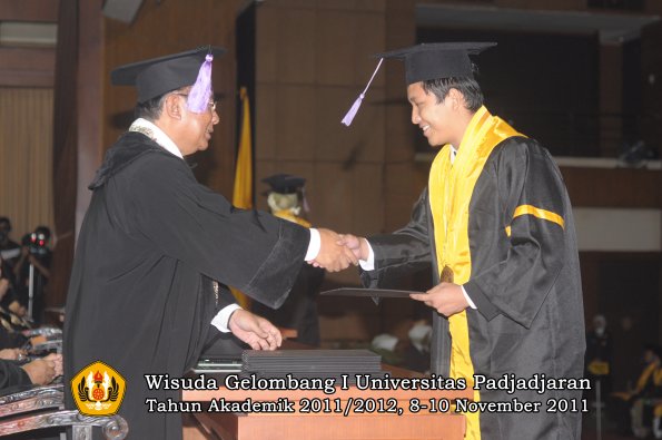 wisuda-fakultas-kedokteran-gigi-oleh-dekan-084