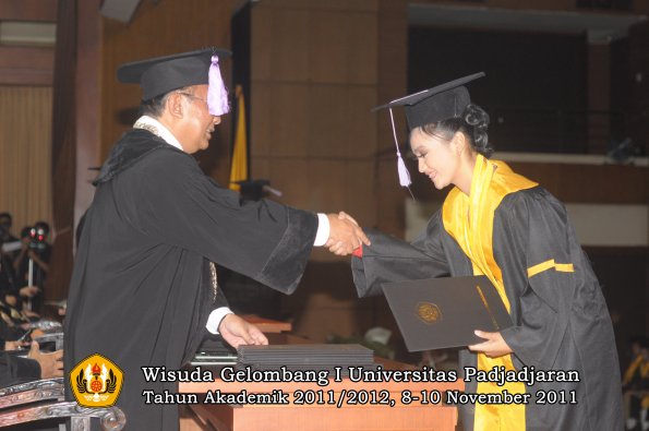 wisuda-fakultas-kedokteran-gigi-oleh-dekan-085