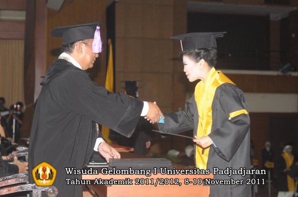 wisuda-fakultas-kedokteran-gigi-oleh-dekan-086
