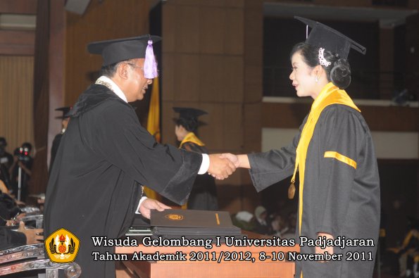 wisuda-fakultas-kedokteran-gigi-oleh-dekan-087
