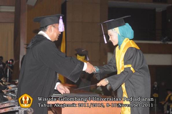 wisuda-fakultas-kedokteran-gigi-oleh-dekan-089