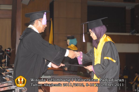 wisuda-fakultas-kedokteran-gigi-oleh-dekan-090