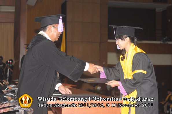 wisuda-fakultas-kedokteran-gigi-oleh-dekan-091