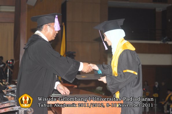 wisuda-fakultas-kedokteran-gigi-oleh-dekan-092
