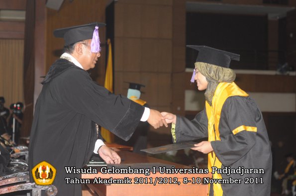 wisuda-fakultas-kedokteran-gigi-oleh-dekan-093