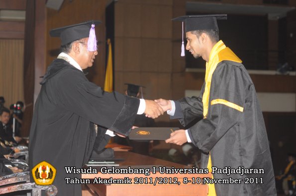 wisuda-fakultas-kedokteran-gigi-oleh-dekan-096