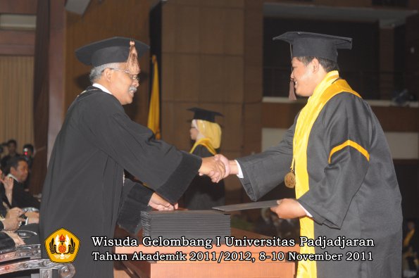 wisuda-fakultas-peternakan-oleh-dekan-048