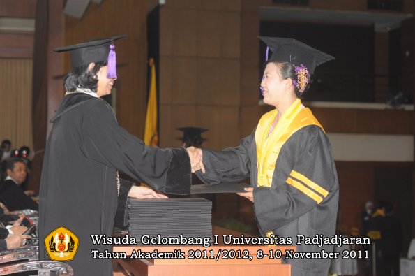 wisuda-fakultas-psikologi-oleh-dekan-014