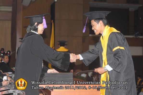 wisuda-fakultas-psikologi-oleh-dekan-025
