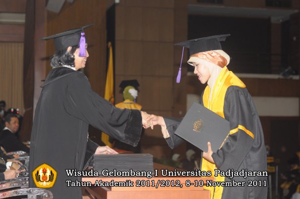 wisuda-fakultas-psikologi-oleh-dekan-027