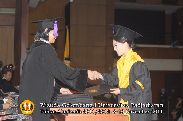 wisuda-fakultas-psikologi-oleh-dekan-028