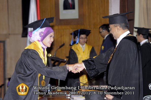 wisuda-fakultas-ilmu-keperawatan-oleh-rektor-012