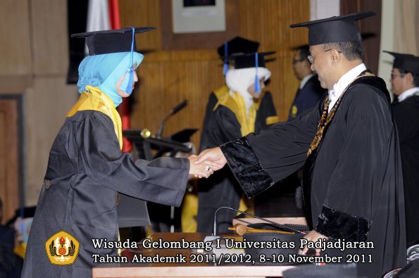 wisuda-fakultas-ilmu-keperawatan-oleh-rektor-020