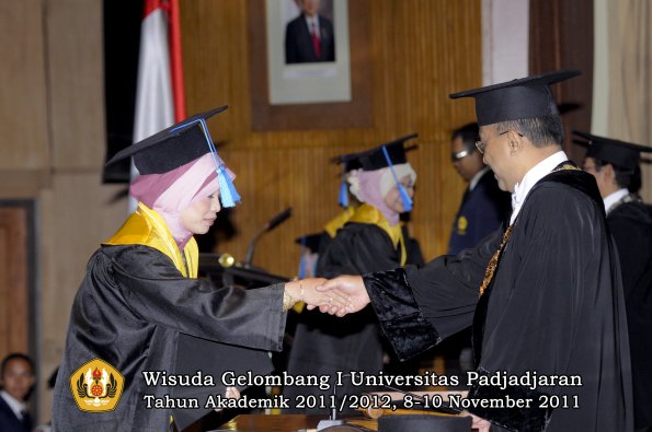 wisuda-fakultas-ilmu-keperawatan-oleh-rektor-023
