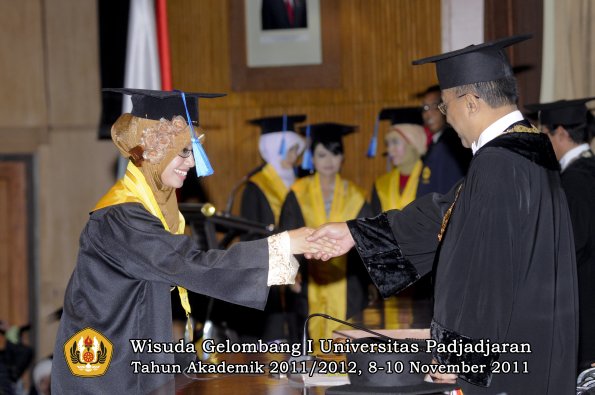 wisuda-fakultas-ilmu-keperawatan-oleh-rektor-041