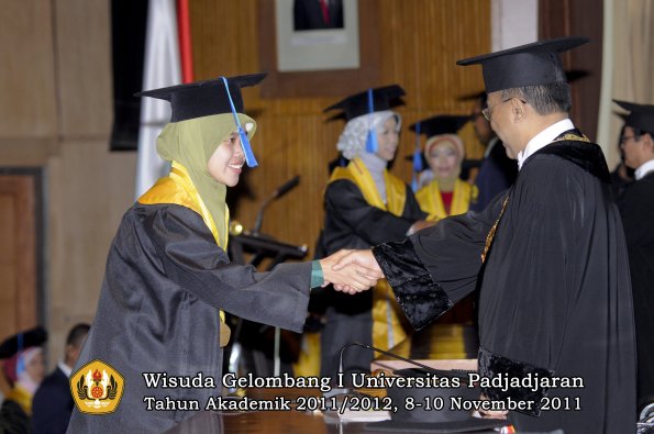 wisuda-fakultas-ilmu-keperawatan-oleh-rektor-045
