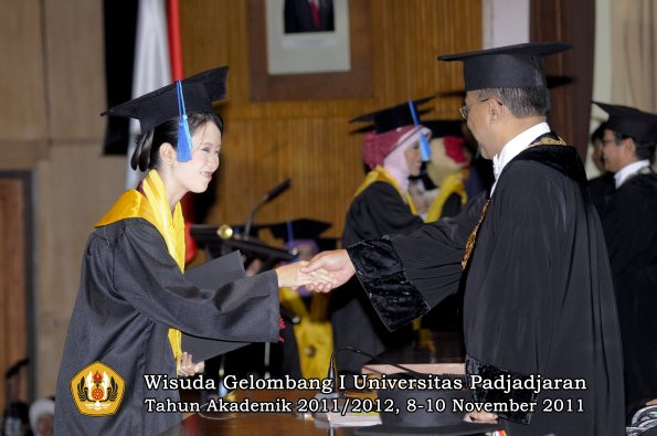 wisuda-fakultas-ilmu-keperawatan-oleh-rektor-049
