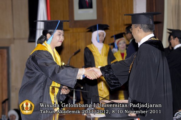 wisuda-fakultas-ilmu-keperawatan-oleh-rektor-053