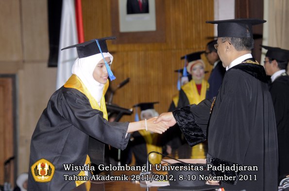 wisuda-fakultas-ilmu-keperawatan-oleh-rektor-054