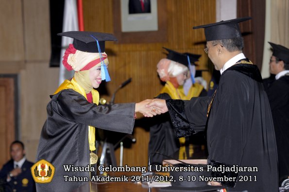 wisuda-fakultas-ilmu-keperawatan-oleh-rektor-055