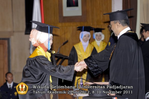 wisuda-fakultas-ilmu-keperawatan-oleh-rektor-056
