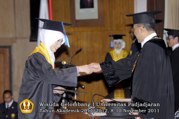 wisuda-fakultas-ilmu-keperawatan-oleh-rektor-057
