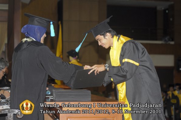 wisuda-fakultas-pik-oleh-dekan-021
