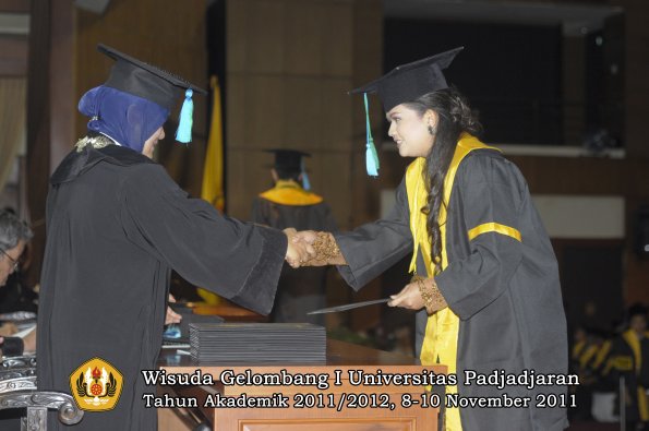 wisuda-fakultas-pik-oleh-dekan-022