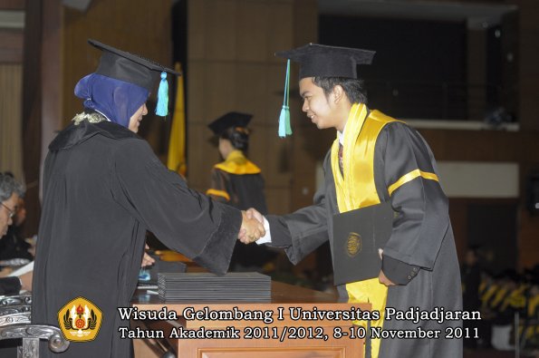 wisuda-fakultas-pik-oleh-dekan-025