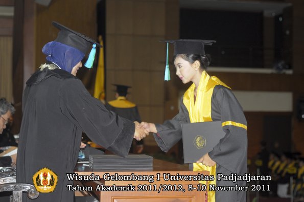 wisuda-fakultas-pik-oleh-dekan-026
