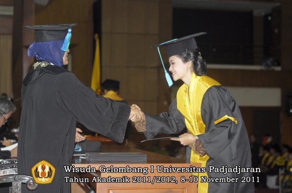 wisuda-fakultas-pik-oleh-dekan-032