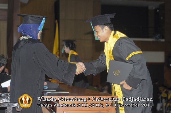 wisuda-fakultas-pik-oleh-dekan-040