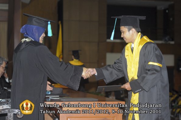 wisuda-fakultas-pik-oleh-dekan-063