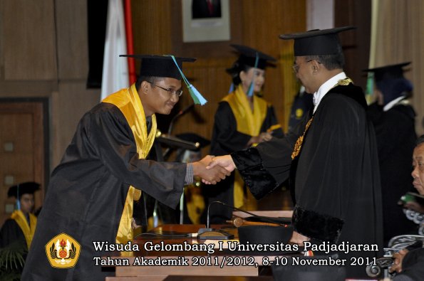 wisuda-fakultas-pik-oleh-rektor-023