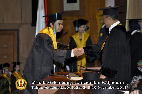 wisuda-fakultas-pik-oleh-rektor-025