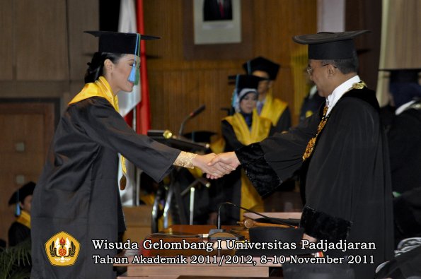 wisuda-fakultas-pik-oleh-rektor-043