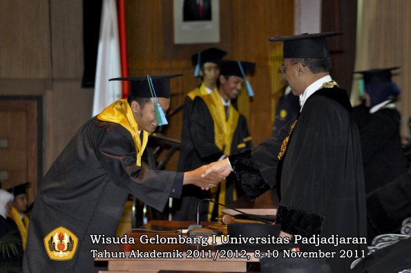 wisuda-fakultas-pik-oleh-rektor-053