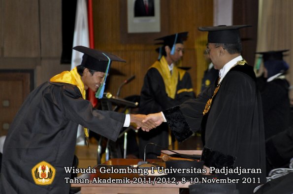wisuda-fakultas-pik-oleh-rektor-054