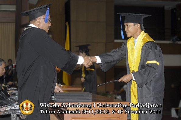 wisuda-fakultas-isip-oleh-dekan-027