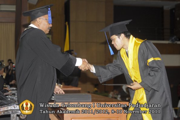 wisuda-fakultas-isip-oleh-dekan-030