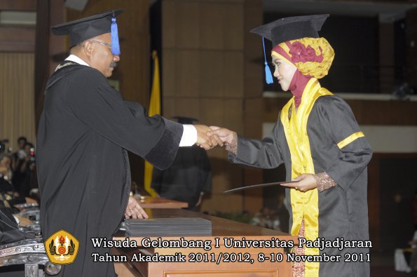 wisuda-fakultas-isip-oleh-dekan-032