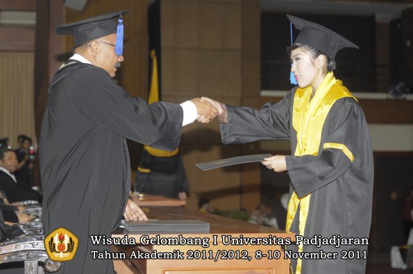 wisuda-fakultas-isip-oleh-dekan-036