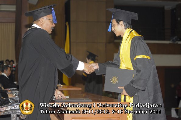 wisuda-fakultas-isip-oleh-dekan-040