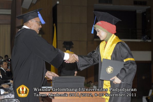 wisuda-fakultas-isip-oleh-dekan-053